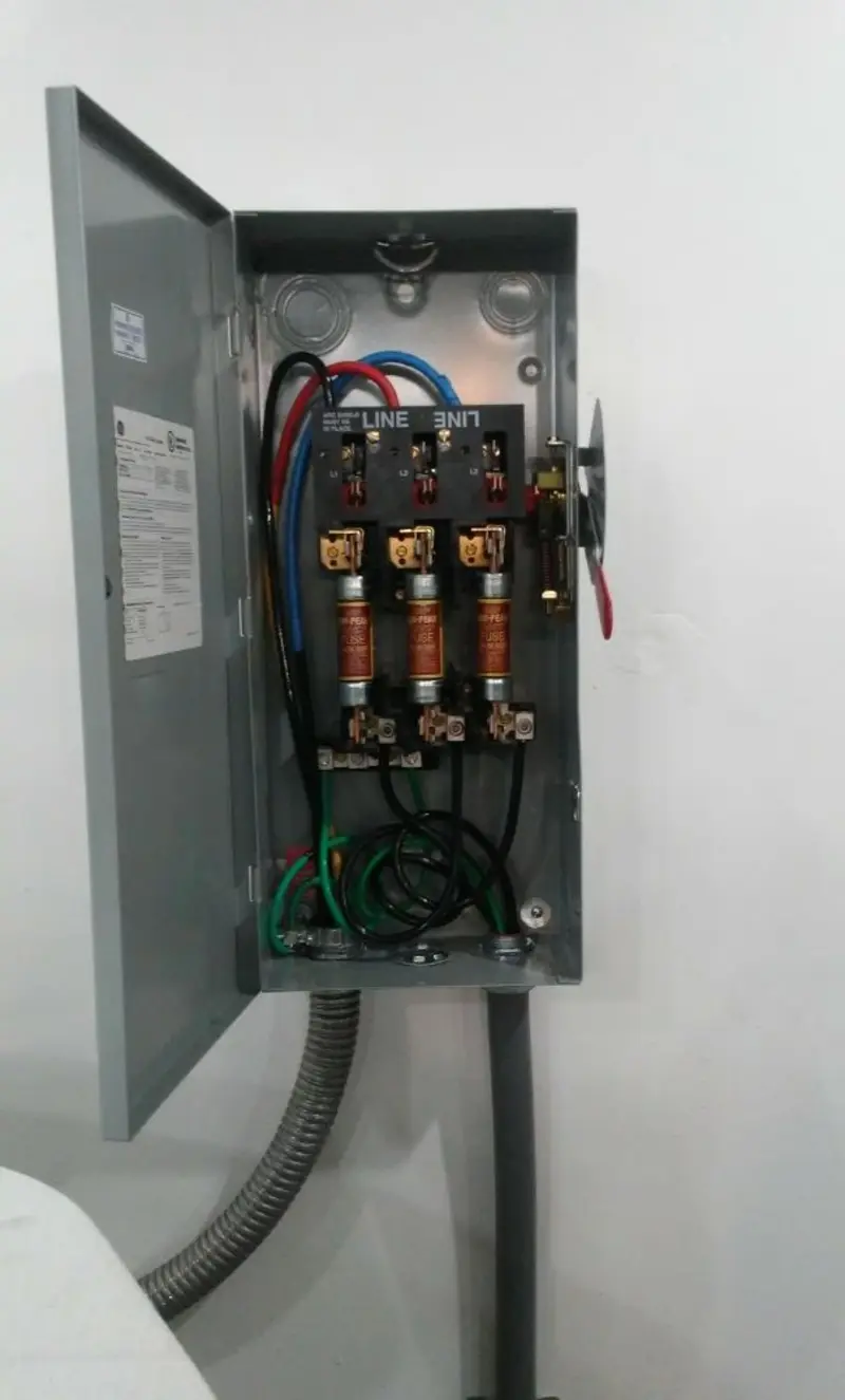 Three-phase disconnect switch installed for Smoke Detector Installation in Sweet Home